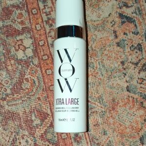 Color Wow Extra Large Bombshell Volumizer.